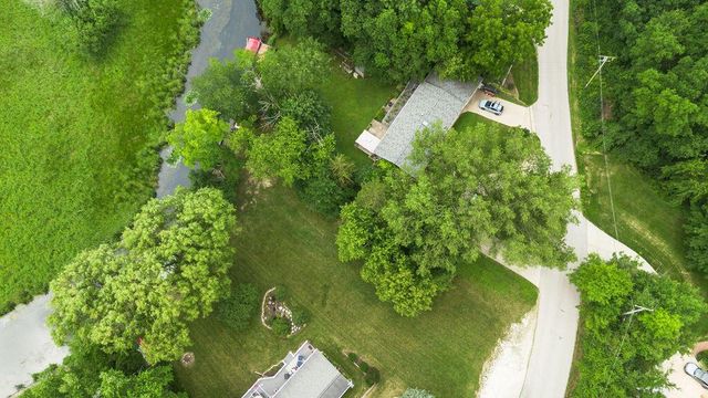 1703 Bark River DRIVE, Hartland, WI 53029