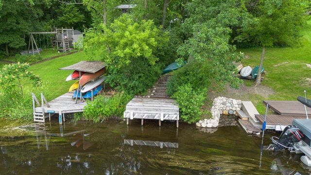 1703 Bark River DRIVE, Hartland, WI 53029
