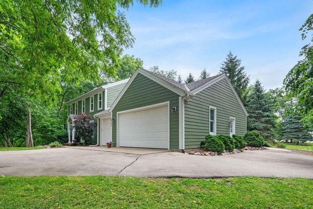 1703 Bark River DRIVE, Hartland, WI 53029