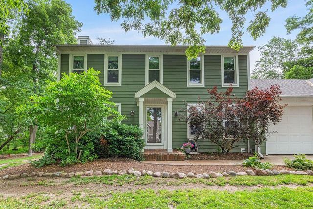 1703 Bark River DRIVE, Hartland, WI 53029