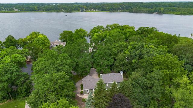 1703 Bark River DRIVE, Hartland, WI 53029
