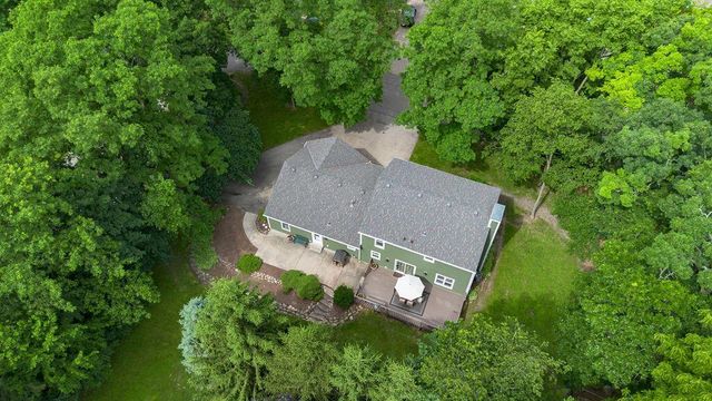 1703 Bark River DRIVE, Hartland, WI 53029