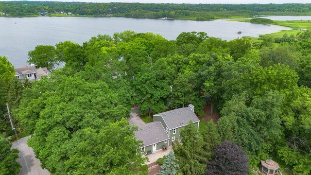 1703 Bark River DRIVE, Hartland, WI 53029