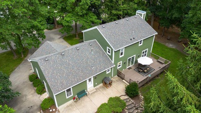 1703 Bark River DRIVE, Hartland, WI 53029
