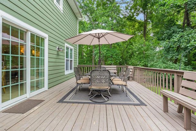 1703 Bark River DRIVE, Hartland, WI 53029