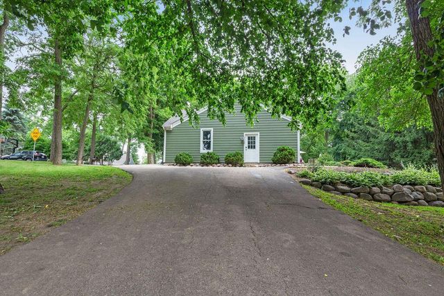 1703 Bark River DRIVE, Hartland, WI 53029