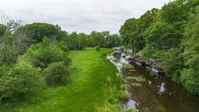 1703 Bark River DRIVE, Hartland, WI 53029