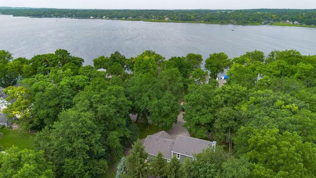 1703 Bark River DRIVE, Hartland, WI 53029