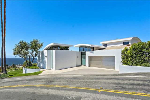940 Summit Drive, Laguna Beach, CA 92651