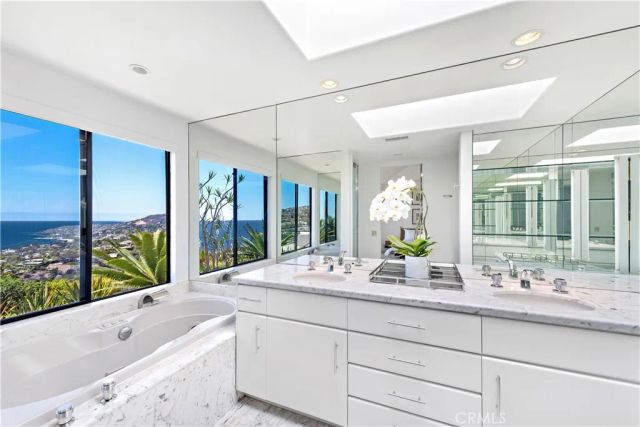 940 Summit Drive, Laguna Beach, CA 92651