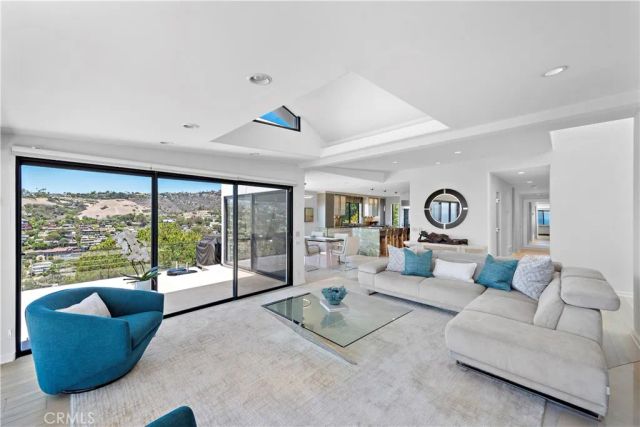 940 Summit Drive, Laguna Beach, CA 92651