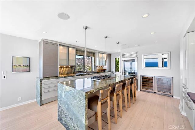 940 Summit Drive, Laguna Beach, CA 92651