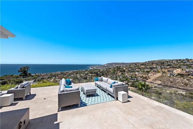 940 Summit Drive, Laguna Beach, CA 92651