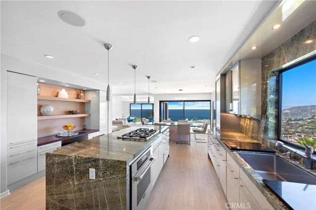 940 Summit Drive, Laguna Beach, CA 92651