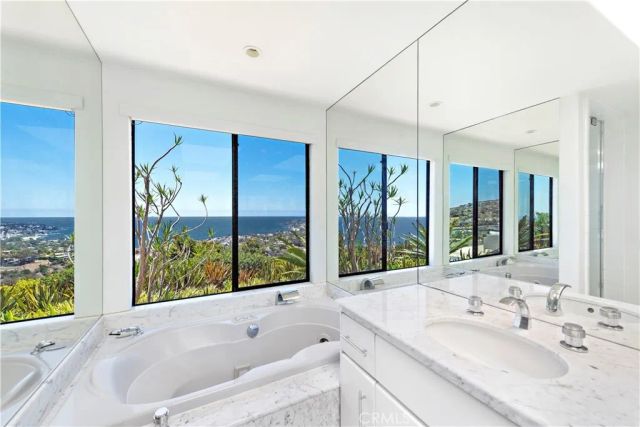 940 Summit Drive, Laguna Beach, CA 92651