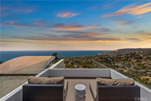 940 Summit Drive, Laguna Beach, CA 92651