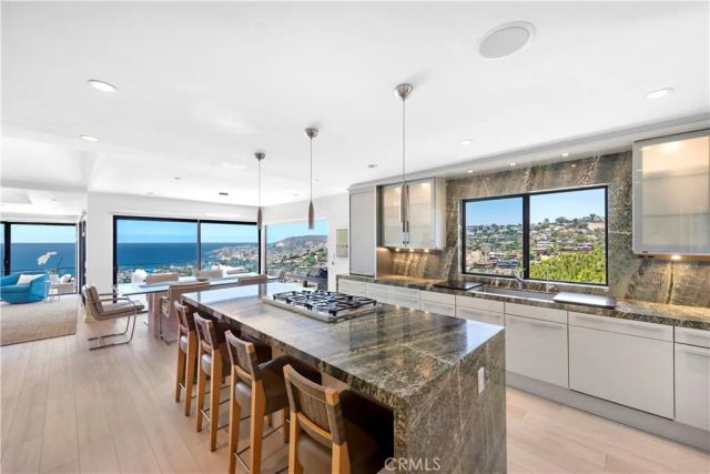 940 Summit Drive, Laguna Beach, CA 92651