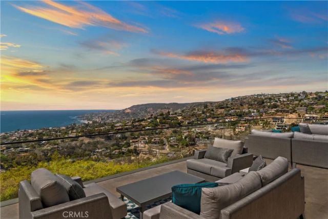 940 Summit Drive, Laguna Beach, CA 92651