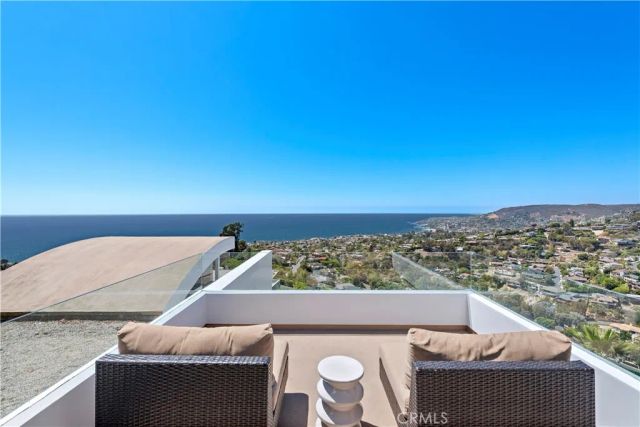 940 Summit Drive, Laguna Beach, CA 92651