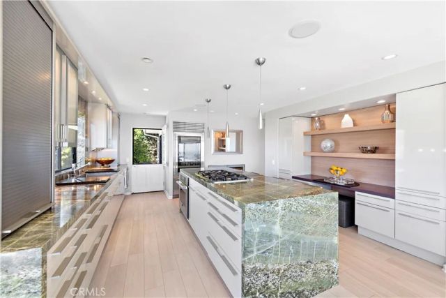 940 Summit Drive, Laguna Beach, CA 92651