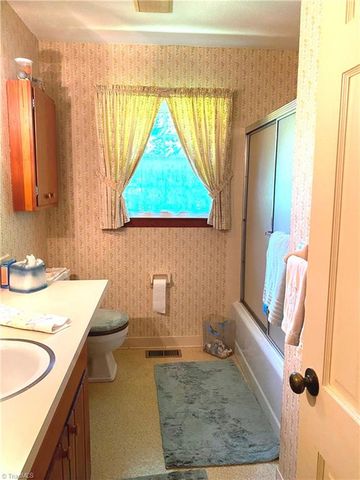 1229 Woodbrook Drive, Kernersville, NC 27284