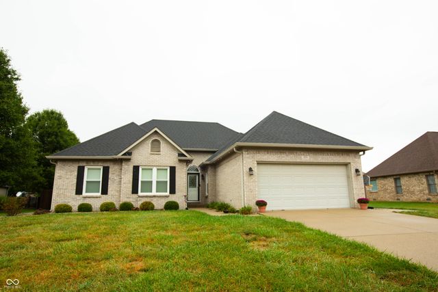 1034 Fallway Drive, Shelbyville, IN 46176