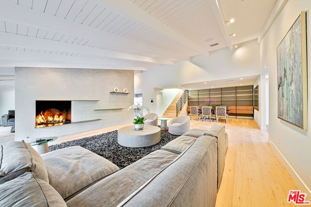 9038 MEREDITH Place, Beverly Hills, CA 90210