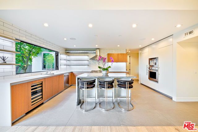 9038 MEREDITH Place, Beverly Hills, CA 90210