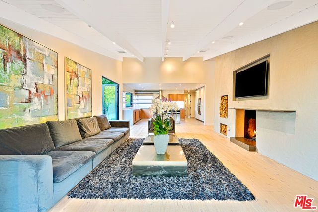 9038 MEREDITH Place, Beverly Hills, CA 90210