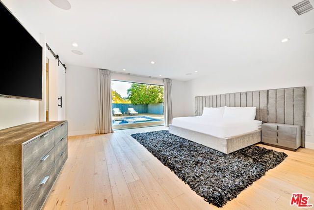 9038 MEREDITH Place, Beverly Hills, CA 90210