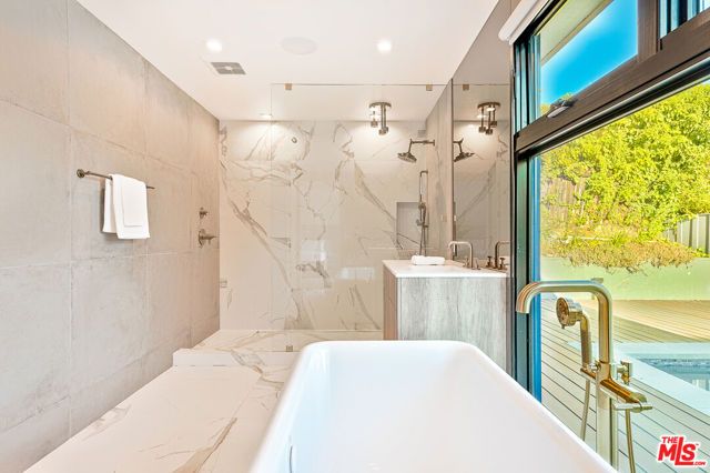 9038 MEREDITH Place, Beverly Hills, CA 90210