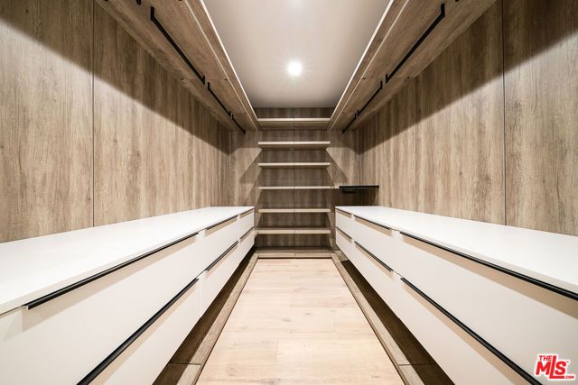 9038 MEREDITH Place, Beverly Hills, CA 90210