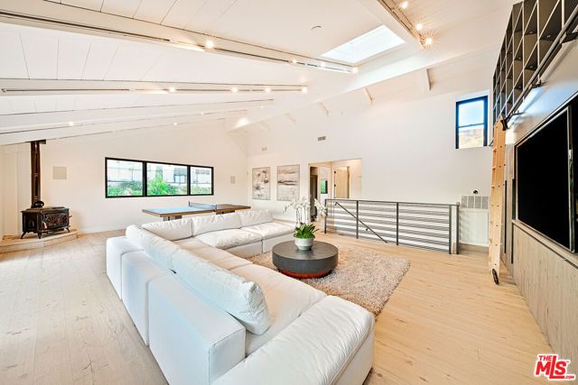 9038 MEREDITH Place, Beverly Hills, CA 90210