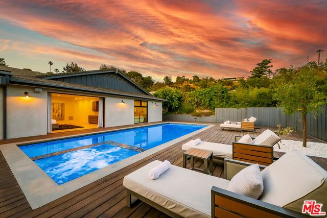 9038 MEREDITH Place, Beverly Hills, CA 90210