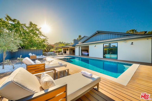 9038 MEREDITH Place, Beverly Hills, CA 90210