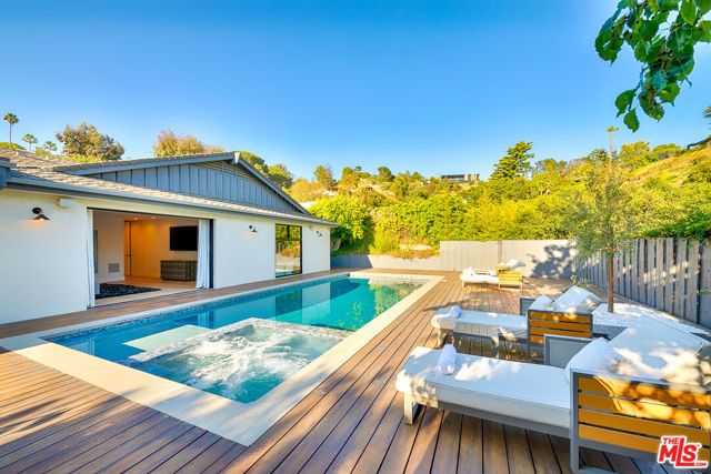 9038 MEREDITH Place, Beverly Hills, CA 90210