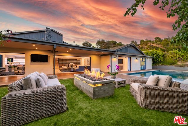 9038 MEREDITH Place, Beverly Hills, CA 90210