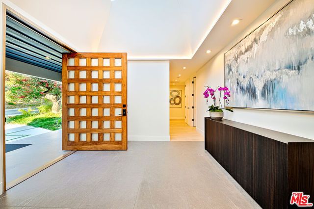 9038 MEREDITH Place, Beverly Hills, CA 90210