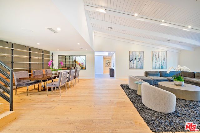 9038 MEREDITH Place, Beverly Hills, CA 90210