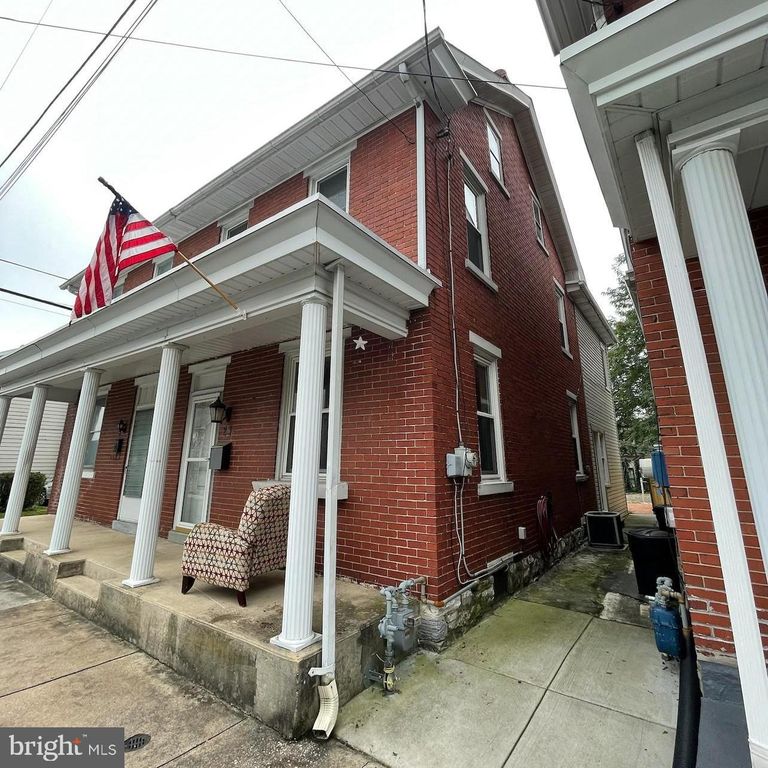 23 S LANCASTER ST, Annville, PA 17003