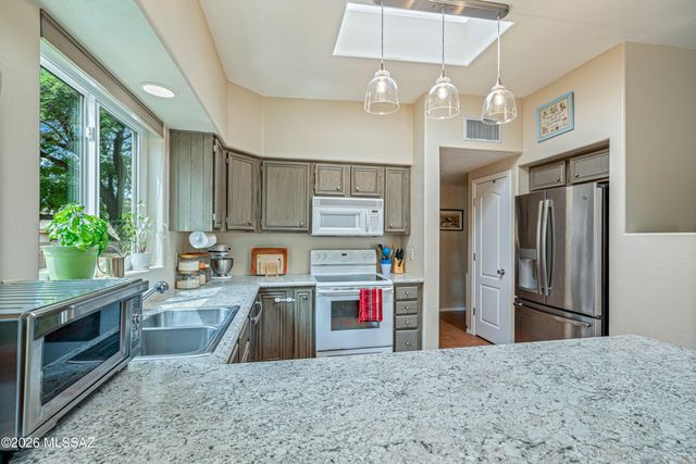 6486 N Sun Bluff Drive, Tucson, AZ 85704