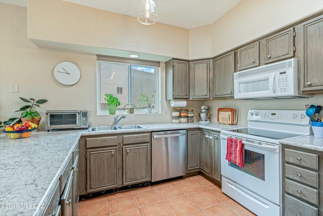 6486 N Sun Bluff Drive, Tucson, AZ 85704