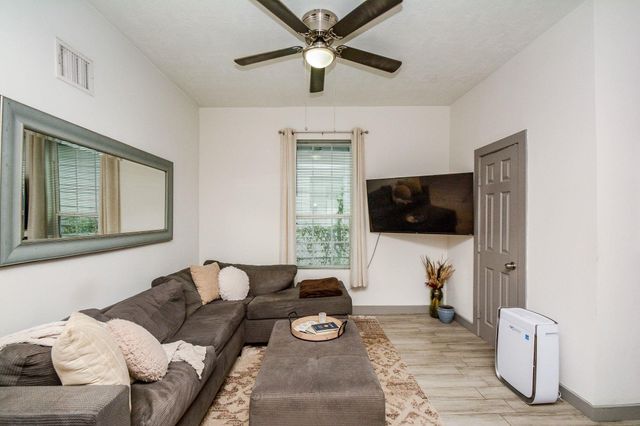 2018 Fulton Street 2, Houston, TX 77009
