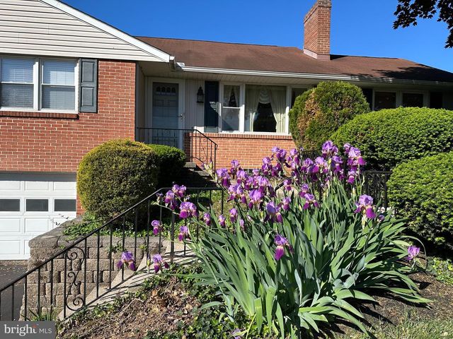 1748 CRESCENT RD, York, PA 17403