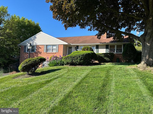 1748 CRESCENT RD, York, PA 17403