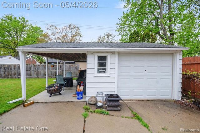 247 Kenyon Drive, Troy, MI 48083