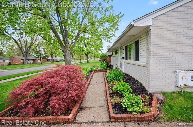 247 Kenyon Drive, Troy, MI 48083