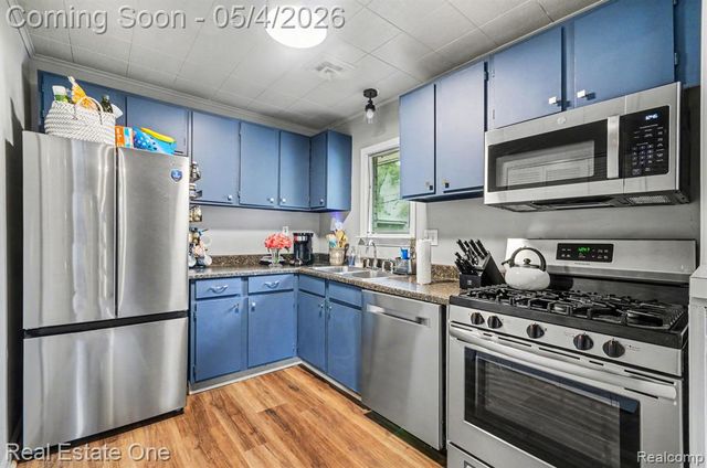 247 Kenyon Drive, Troy, MI 48083