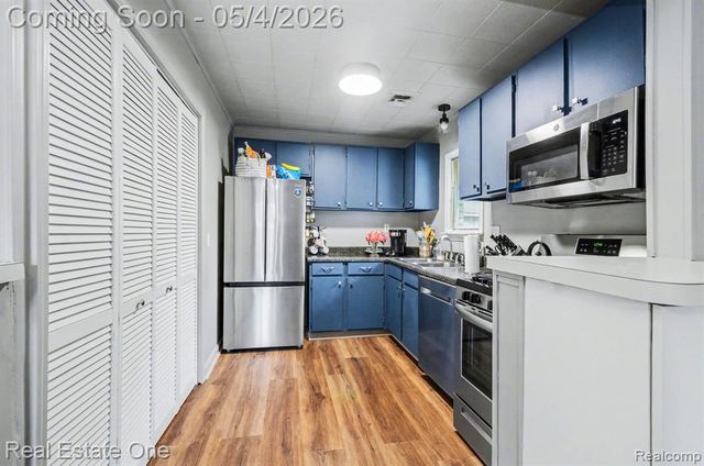 247 Kenyon Drive, Troy, MI 48083