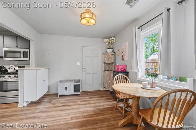 247 Kenyon Drive, Troy, MI 48083